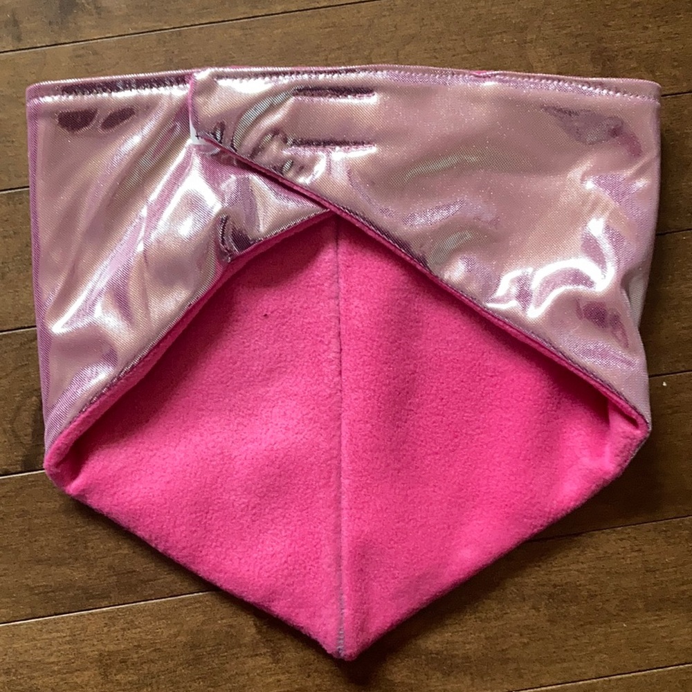 Pink shiny ski neck warmer